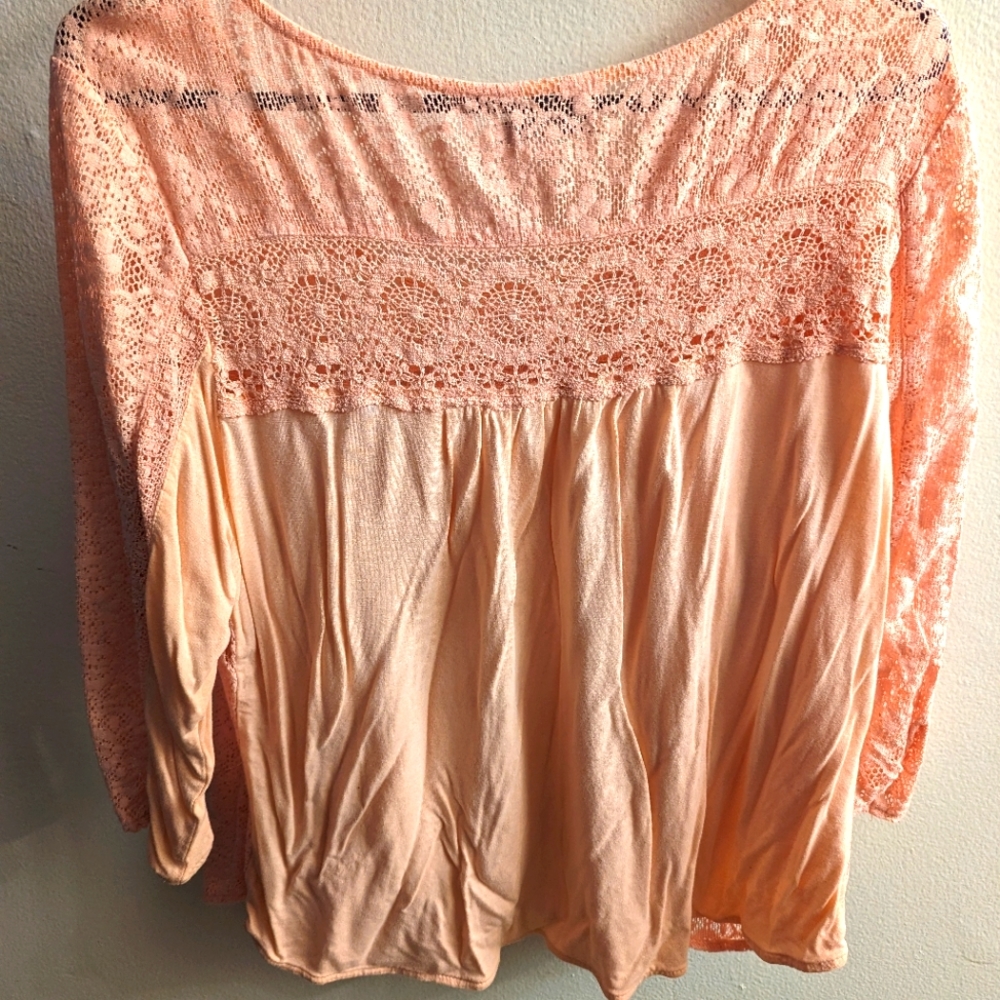 American Eagle Women's 3/4 Top - Picture 2 of 3